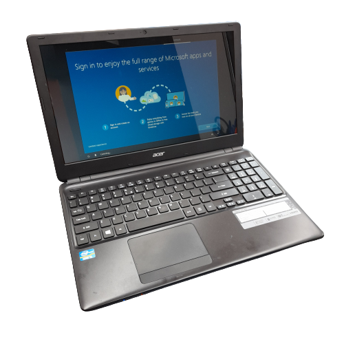 Acer Aspire E1-570 Laptop with carry bag