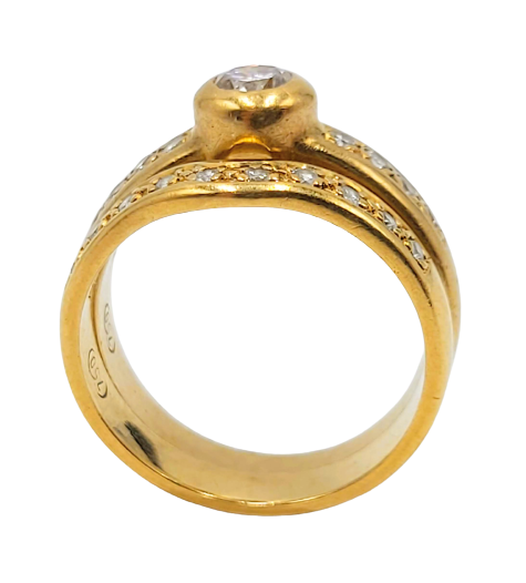 18ct Yellow Gold Round Cut Diamond Bridal Set