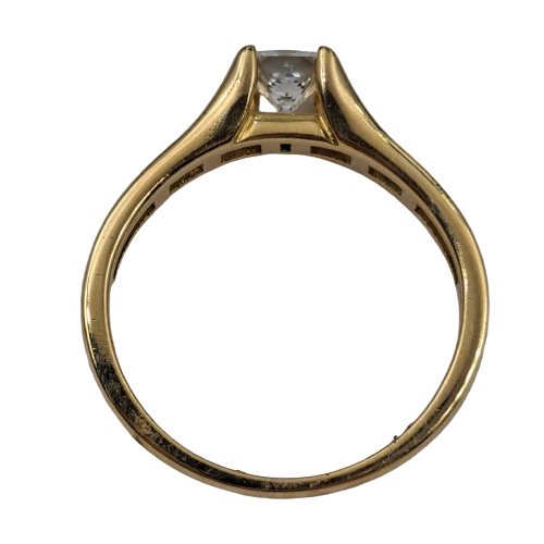 Ladies 18ct Yellow Gold Princess Cut 0.7 TW Diamond Ring